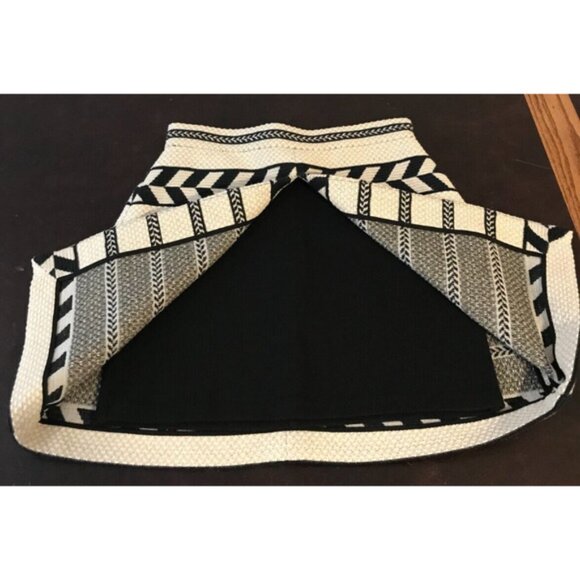 Alice + Olivia Daysi Layered Woven Aztec Black/Cream Print Mini Skirt - Size 6 - Picture 4 of 9